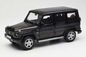 Mercedes G 500 W463 Zwart Dealer Edition AUTOart 1:18 B66962143 Metaal
