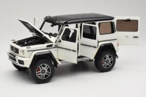Mercedes G 63 AMG 4x4 Squared Polar White Almost Real 1:18 820203 Metaal — afbeelding 2 van 8