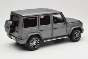 Mercedes G-Class G500 W463A Designo Platinum Magno Minichamps 1:18 B66960811 Metaal — afbeelding 3 van 8