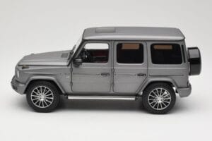 Mercedes G-Class G500 W463A Designo Platinum Magno Minichamps 1:18 B66960811 Metaal — afbeelding 4 van 8