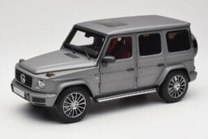 Mercedes G-Class G500 W463A Designo Platinum Magno Minichamps 1:18 B66960811 Metaal