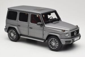 Mercedes G-Class G500 W463A Designo Platinum Magno Minichamps 1:18 B66960811 Metaal — afbeelding 6 van 8