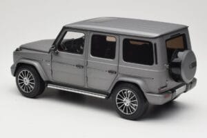 Mercedes G-Class G500 W463A Designo Platinum Magno Minichamps 1:18 B66960811 Metaal — afbeelding 7 van 8