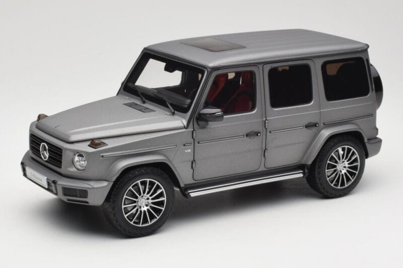 Mercedes G-Class G500 W463A Designo Platinum Magno Minichamps 1:18 B66960811 Metaal