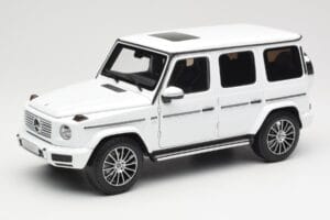 Mercedes G-Class G 500 W463A Diamond White Metallic Minichamps 1:18 113037111 Metaal