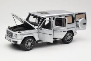 Mercedes G-Class G 500 W463A Iridium Silver Metallic Minichamps 1:18 113037112 Metaal — afbeelding 2 van 8