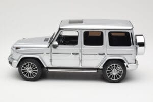 Mercedes G-Class G 500 W463A Iridium Silver Metallic Minichamps 1:18 113037112 Metaal — afbeelding 4 van 8