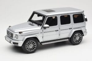 Mercedes G-Class G 500 W463A Iridium Silver Metallic Minichamps 1:18 113037112 Metaal