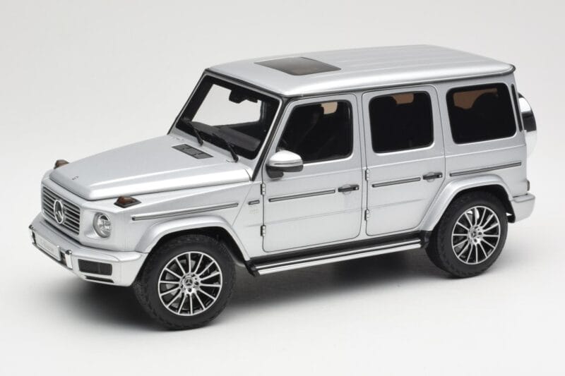 Mercedes G-Class G 500 W463A Iridium Silver Metallic Minichamps 1:18 113037112 Metaal