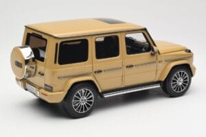Mercedes G-Class G 500 W463A Solarbeam Yellow Metallic Minichamps 1:18 113037108 Metaal — afbeelding 3 van 8