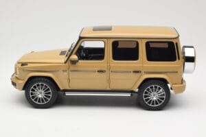 Mercedes G-Class G 500 W463A Solarbeam Yellow Metallic Minichamps 1:18 113037108 Metaal — afbeelding 4 van 8