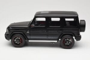 Mercedes G-Class G63 AMG W463A Matt Black Minichamps 1:18 110037064 Metaal — afbeelding 4 van 8