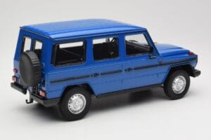 Mercedes G-Class W460 LWB Donkerblauw Minichamps 1:18 155038100 Metaal — afbeelding 2 van 6
