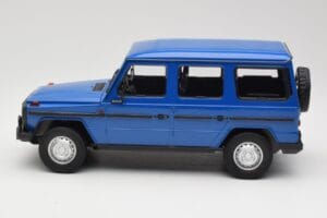 Mercedes G-Class W460 LWB Donkerblauw Minichamps 1:18 155038100 Metaal — afbeelding 3 van 6