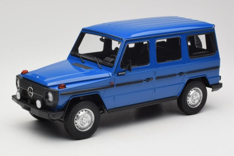 Mercedes G-Class W460 LWB Donkerblauw Minichamps 1:18 155038100 Metaal