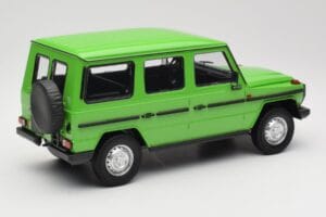Mercedes G-Class W460 LWB Groen Minichamps 1:18 155038101 Metaal — afbeelding 2 van 6