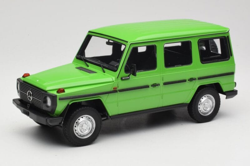 Mercedes G-Class W460 LWB Groen Minichamps 1:18 155038101 Metaal