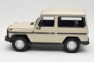 Mercedes G-Class W460 SWB Grey Metallic Minichamps 1:18 155038004 Metaal — afbeelding 3 van 6
