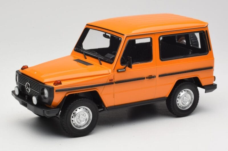 Mercedes G-Class W460 SWB Oranje Minichamps 1:18 155038000 Metaal
