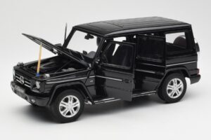 Mercedes G500 W463 Zwart AUTOart 1:18 76216 Metaal — afbeelding 2 van 8