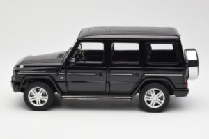 Mercedes G500 W463 Zwart AUTOart 1:18 76216 Metaal — afbeelding 4 van 8