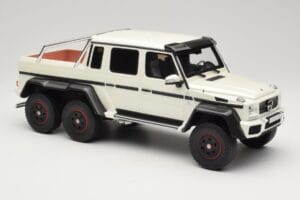 Mercedes AMG G63 6x6 W463 Wit GT Spirit 1:18 GT100 Hars — afbeelding 4 van 6