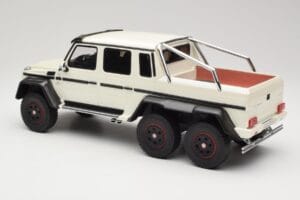 Mercedes AMG G63 6x6 W463 Wit GT Spirit 1:18 GT100 Hars — afbeelding 5 van 6