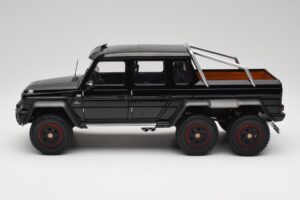 Mercedes AMG G63 W463 6x6 Gloss Zwart AUTOart 1:18 76306 Composiet — afbeelding 4 van 8