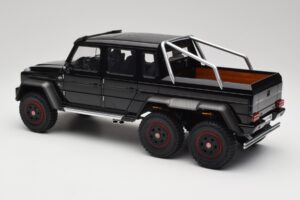 Mercedes AMG G63 W463 6x6 Gloss Zwart AUTOart 1:18 76306 Composiet — afbeelding 7 van 8