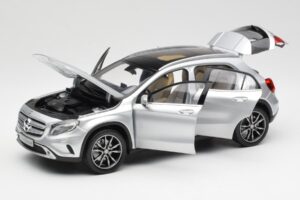 Mercedes GLA X156 Polar Zilver Metallic Norev 1:18 B66960267 Metaal — afbeelding 2 van 8