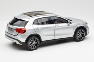 Mercedes GLA X156 Polar Zilver Metallic Norev 1:18 B66960267 Metaal — afbeelding 3 van 8