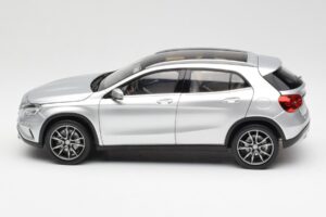 Mercedes GLA X156 Polar Zilver Metallic Norev 1:18 B66960267 Metaal — afbeelding 4 van 8