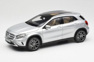Mercedes GLA X156 Polar Zilver Metallic Norev 1:18 B66960267 Metaal