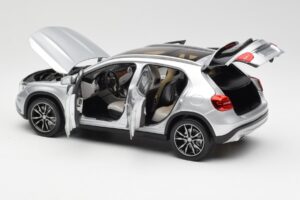 Mercedes GLA X156 Polar Zilver Metallic Norev 1:18 B66960267 Metaal — afbeelding 5 van 8