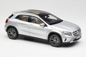 Mercedes GLA X156 Polar Zilver Metallic Norev 1:18 B66960267 Metaal — afbeelding 6 van 8