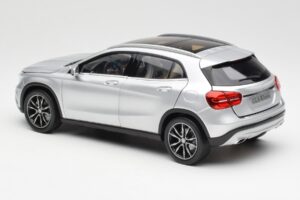 Mercedes GLA X156 Polar Zilver Metallic Norev 1:18 B66960267 Metaal — afbeelding 7 van 8