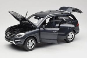 Mercedes M-Class W164 Grey Metallic Minichamps 1:18 100030100 Metaal — afbeelding 2 van 8