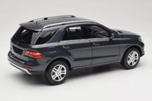 Mercedes M-Class W164 Grey Metallic Minichamps 1:18 100030100 Metaal — afbeelding 3 van 8