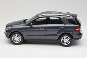 Mercedes M-Class W164 Grey Metallic Minichamps 1:18 100030100 Metaal — afbeelding 4 van 8