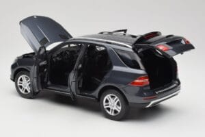 Mercedes M-Class W164 Grey Metallic Minichamps 1:18 100030100 Metaal — afbeelding 5 van 8