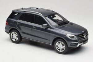 Mercedes M-Class W164 Grey Metallic Minichamps 1:18 100030100 Metaal — afbeelding 6 van 8