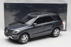 Mercedes M-Class W164 Grey Metallic Minichamps 1:18 100030100 Metaal — afbeelding 8 van 8