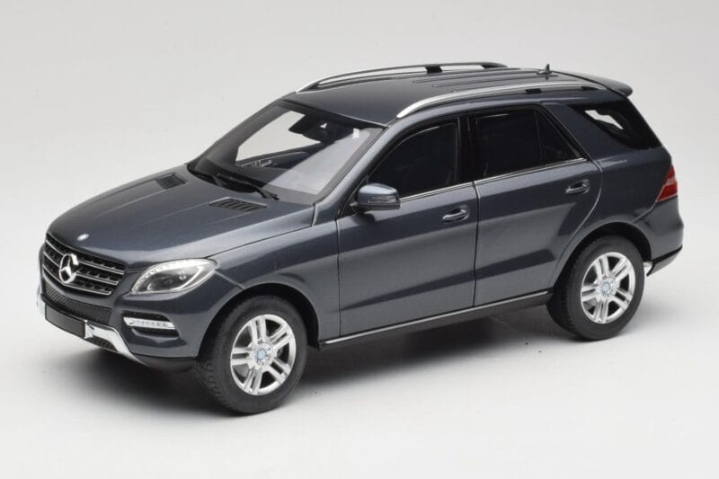 Mercedes M-Class W164 Grey Metallic Minichamps 1:18 100030100 Metaal