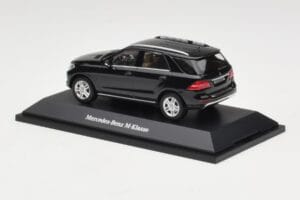 Mercedes M-Class W166 Obsidian Black Metallic Minichamps 1:43 B66960060 Metaal — afbeelding 3 van 4