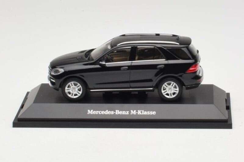 Mercedes M-Class W166 Obsidian Black Metallic Minichamps 1:43 B66960060 Metaal