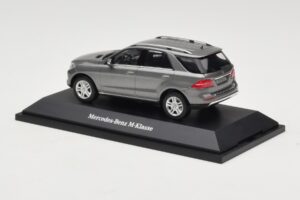 Mercedes M-Class W166 Palladium Silver Metallic Minichamps 1:43 B66960061 Metaal — afbeelding 3 van 4