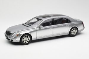 Maybach 62 LWB Himalaya Zilver Dealer Edition AUTOart 1:18 B66962178 Metaal