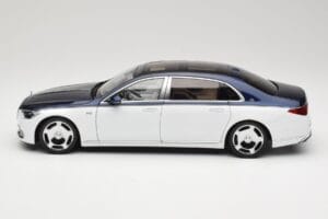 Mercedes Maybach S-Class Z223 Nautical Blue Diamond White Almost Real 1:18 820126 Metaal — afbeelding 4 van 8