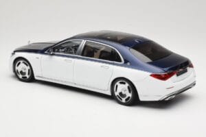 Mercedes Maybach S-Class Z223 Nautical Blue Diamond White Almost Real 1:18 820126 Metaal — afbeelding 7 van 8