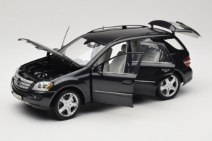 Mercedes ML W164 Obsidian Black Dealer Editie Minichamps 1:18 B66962321 Metaal — afbeelding 2 van 8